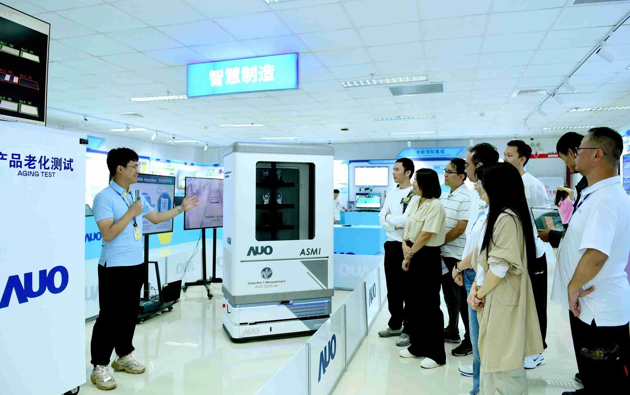 尊龙集团厦门将5G+ABC技术串联生产管理全流程，，打通研发、、、采购、、、生管、、、、制程、、设备、、质量等产品全生命周期制造流程，，完成数字化设计、、、智慧供应链、、智能座舱、、、全流程设备管理、、、、数据驱动优化、、、、智慧在线检测、、、智慧品管等自适应生产模式升级